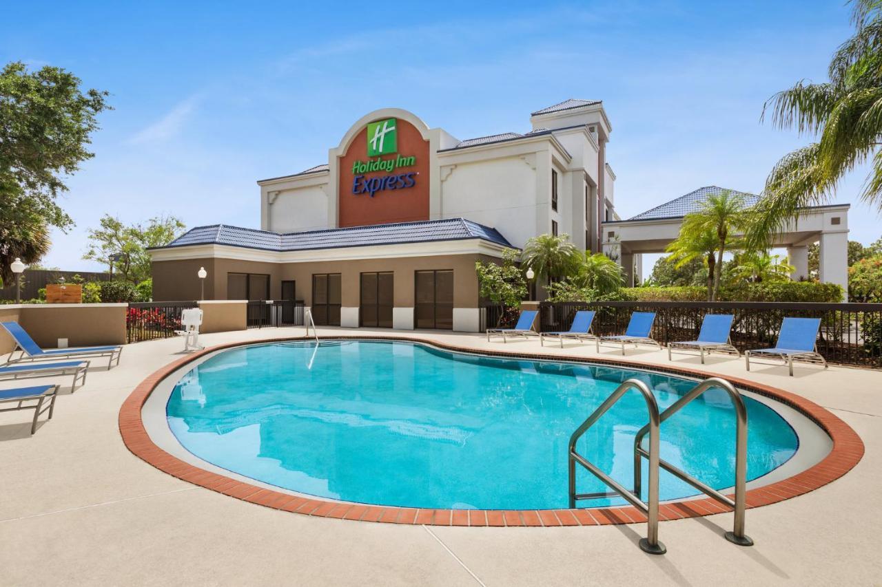 Holiday Inn Express Vero Beach-West I-95 By Ihg Eksteriør billede